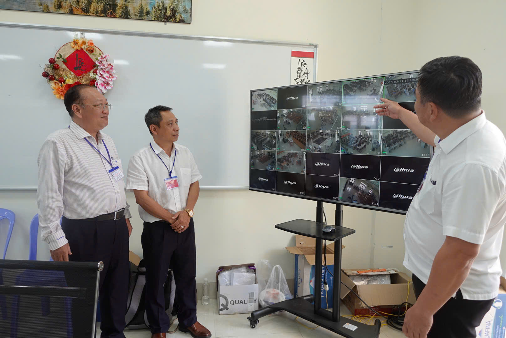 Hội đồng thi kiểm tra công tác thi và phòng thi