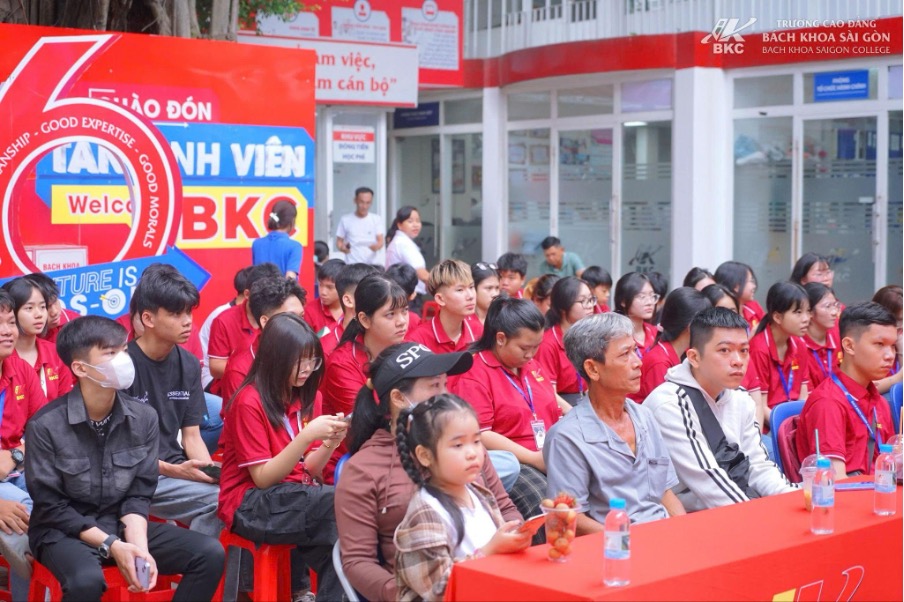 Tân sinh viên BKC