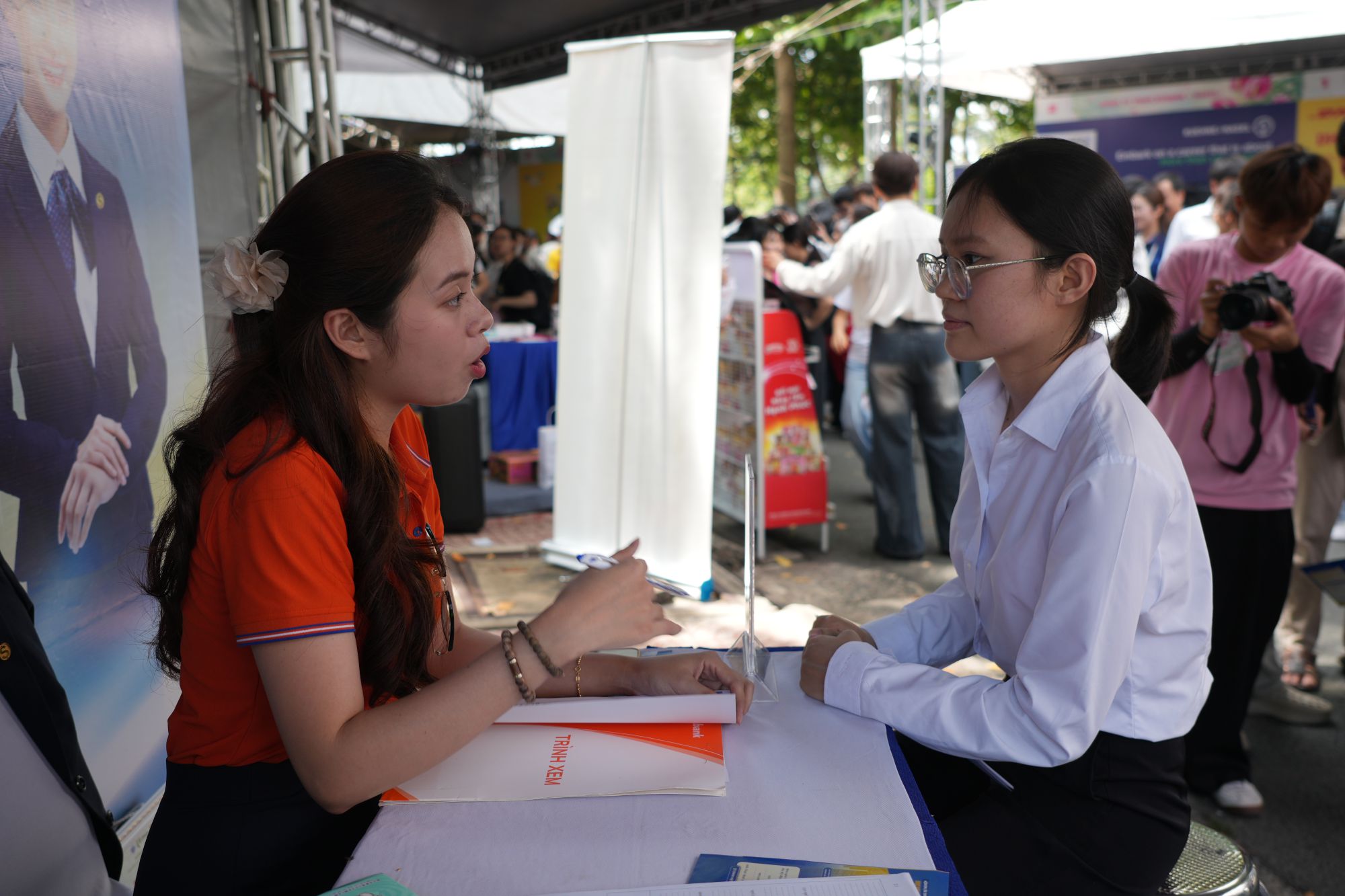 Sinh viên tìm cơ hội việc làm trong lĩnh vực ngân hàng