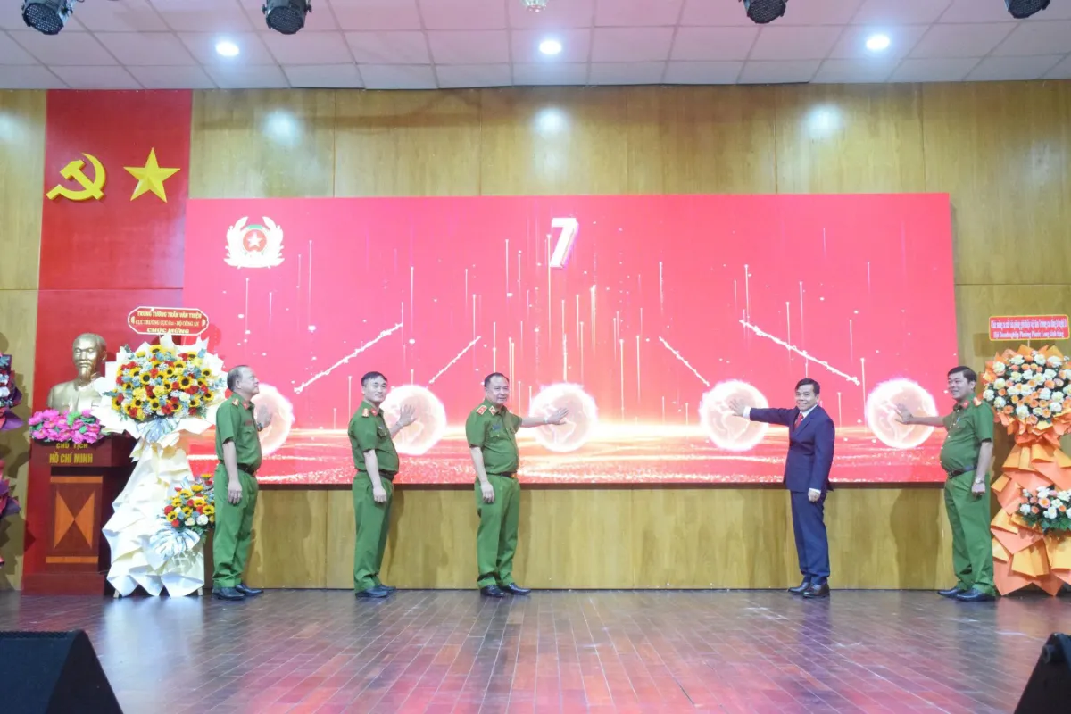 văn phòng hỗ trợ việc làm sinh viên CĐ Kỹ nghệ II
