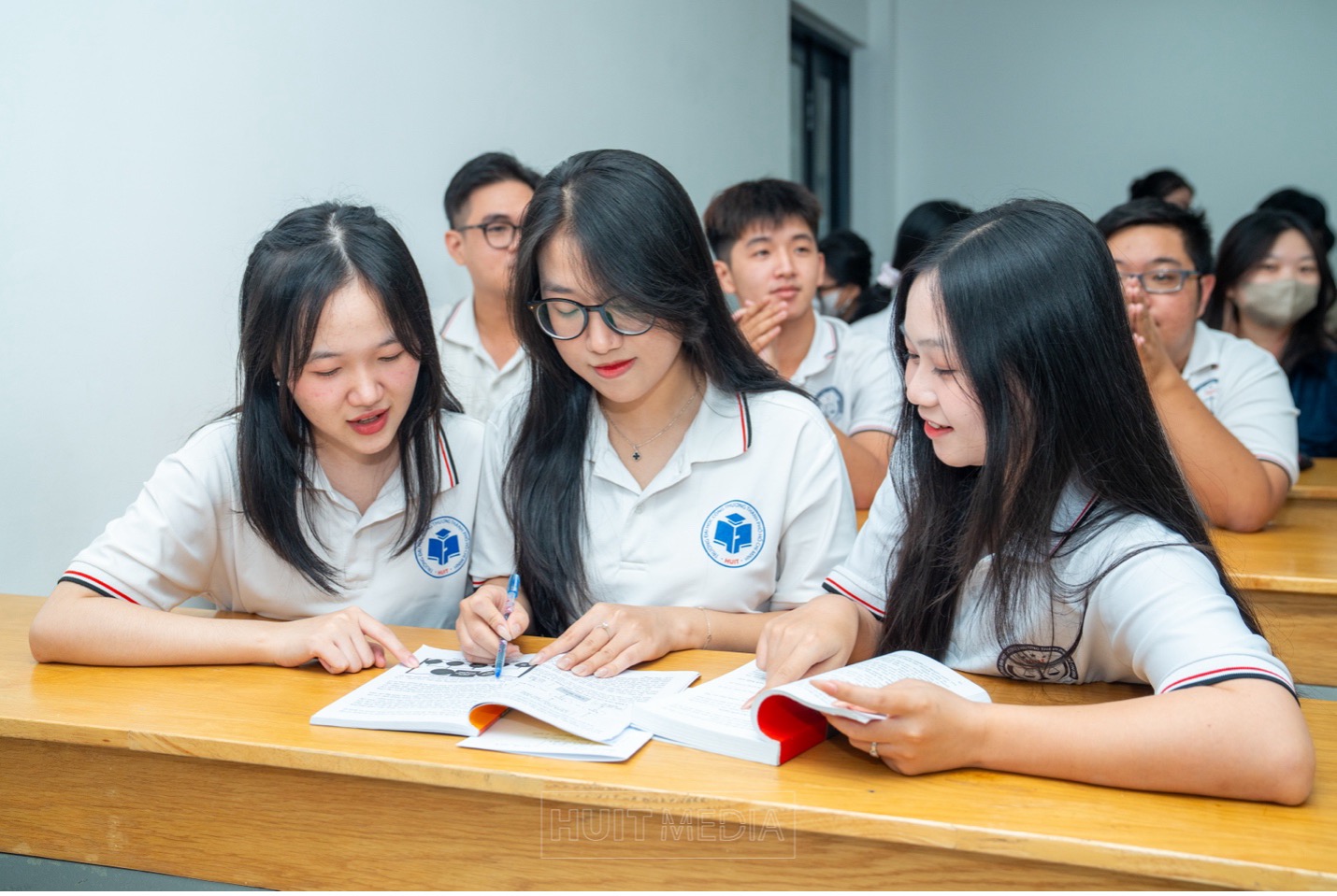 Sinh viên ngành Luật HUIT