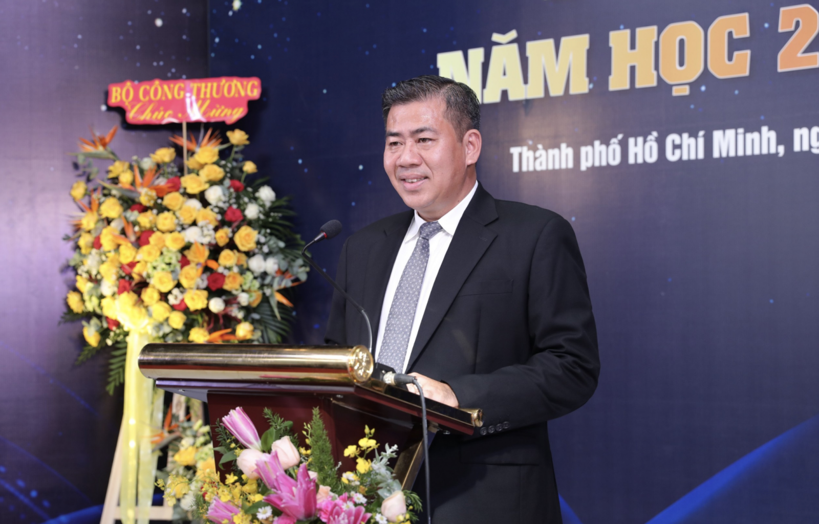 TS Phan Hồng Hải phát biểu tại lễ khai giảng