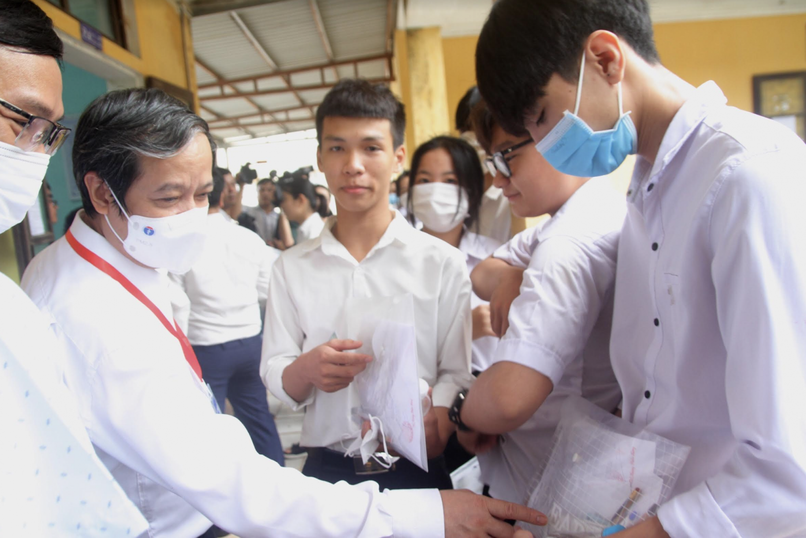 Bộ trưởng Nguyễn Kim Sơn kiểm tra thi tại Huế