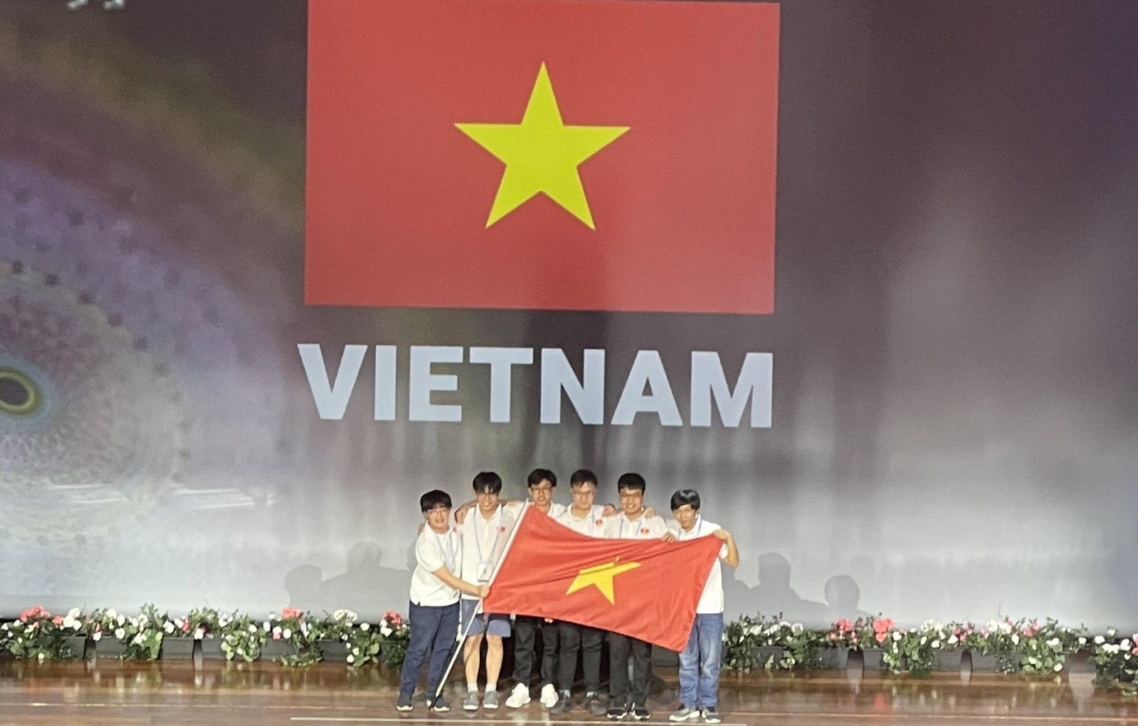 6 thành viên đội tuyển Olympic toán quốc tế Việt Nam