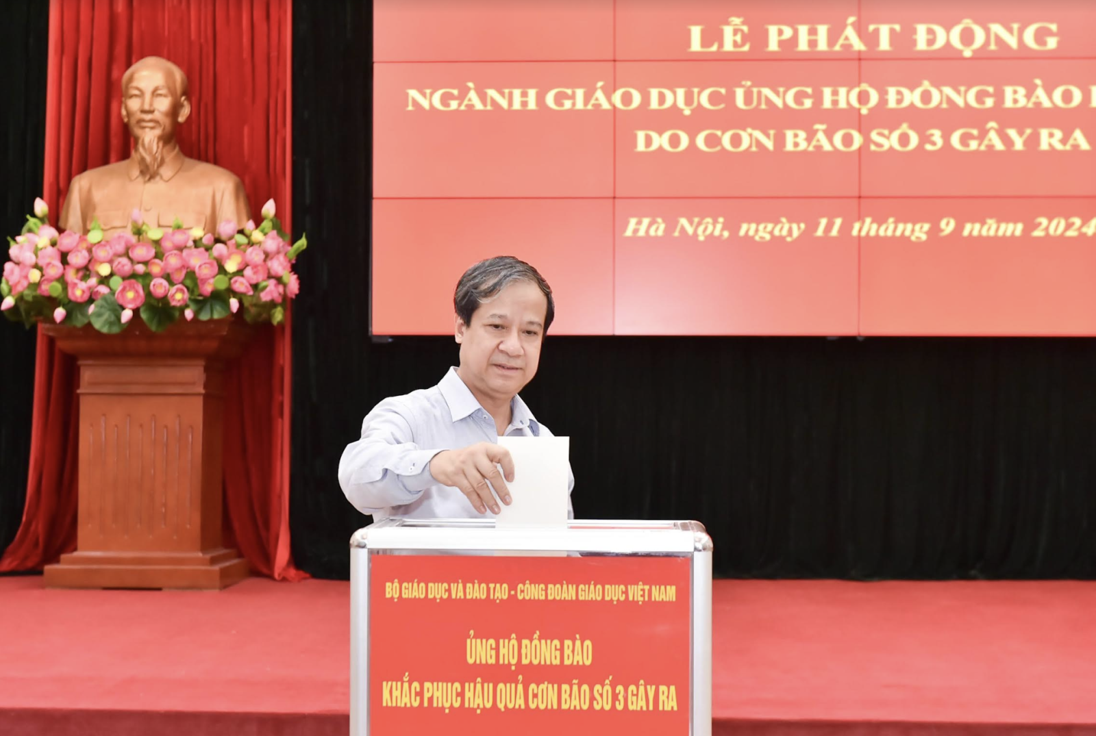 Bộ trưởng Nguyễn Kim Sơn