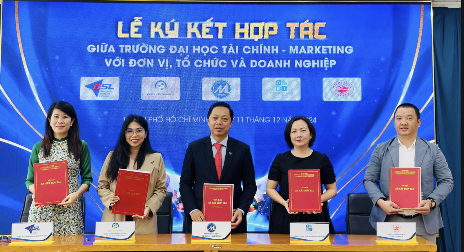 Trường ĐH Tài chính - Marketing ký hợp tác với các doanh nghiệp 