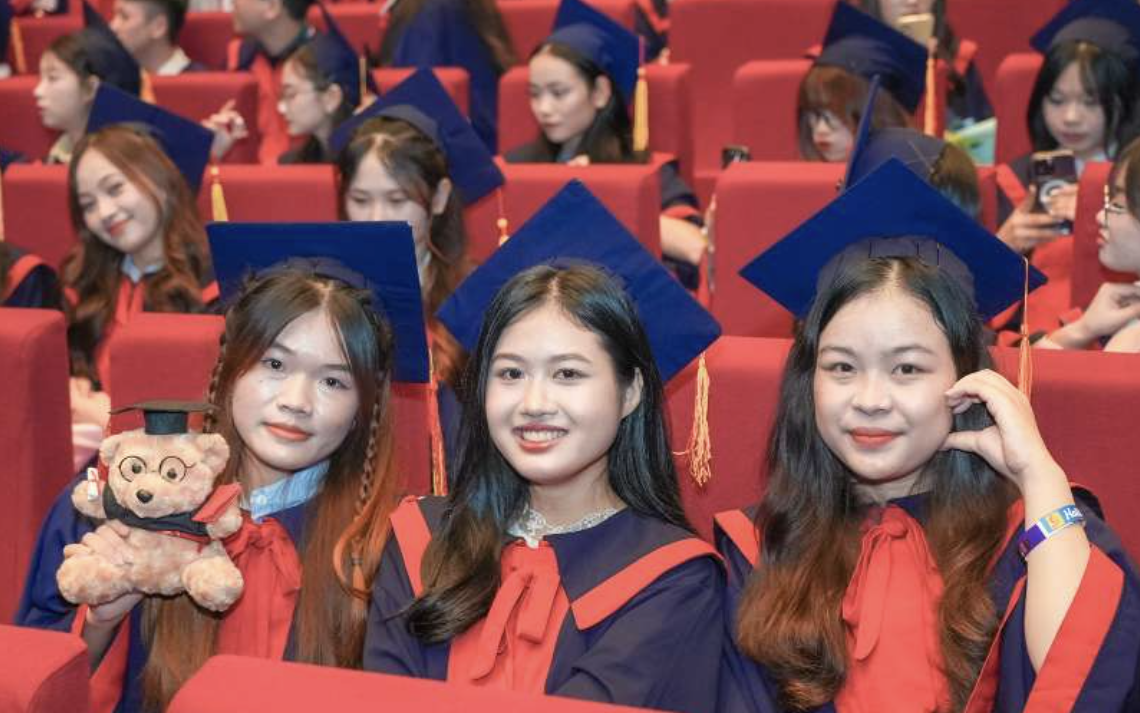 Sinh viên Trường ĐH Công nghiệp Hà nội tại lễ tốt nghiệp 