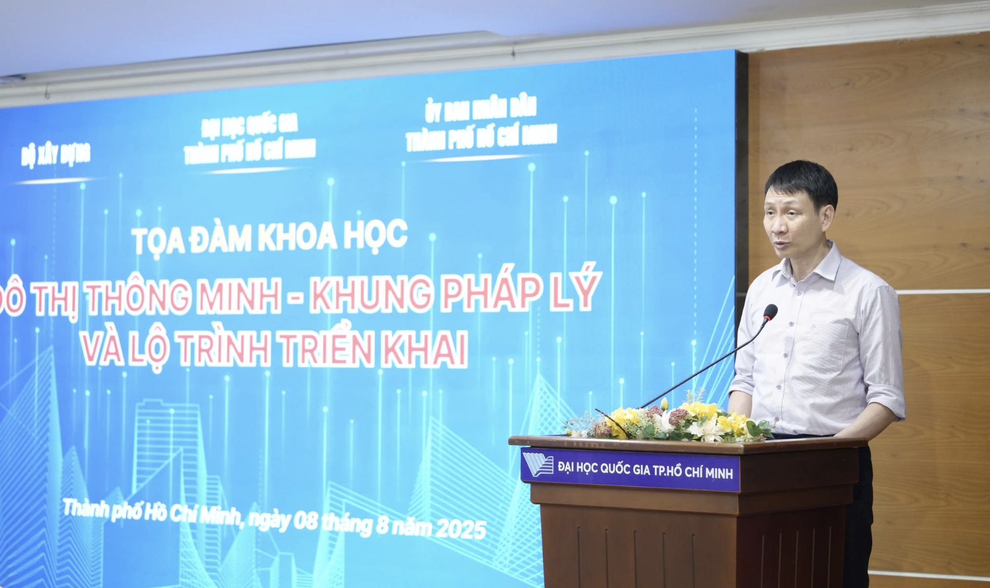 Các chuyên gia, nhà khoa học nêu ýe kiến về xây dựng đô thị thông minh
