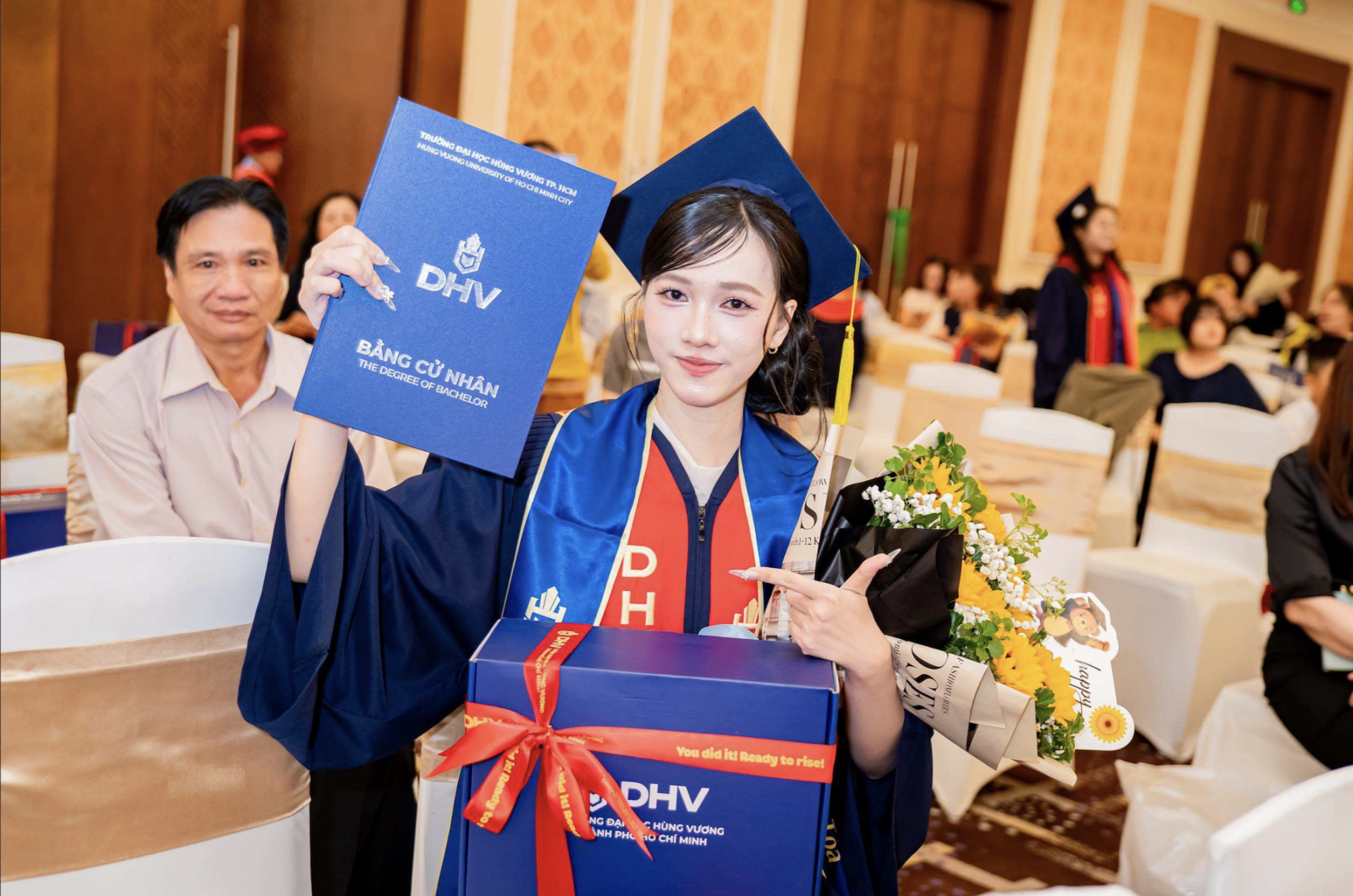 Tân cử nhân tại lễ tốt nghiệp