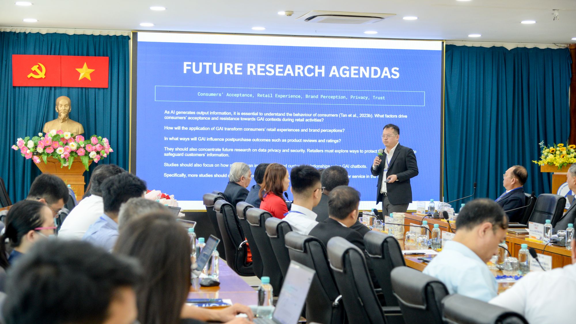 Các chuyên gia chia sẻ, trao đổi thông tin tại hội thảo