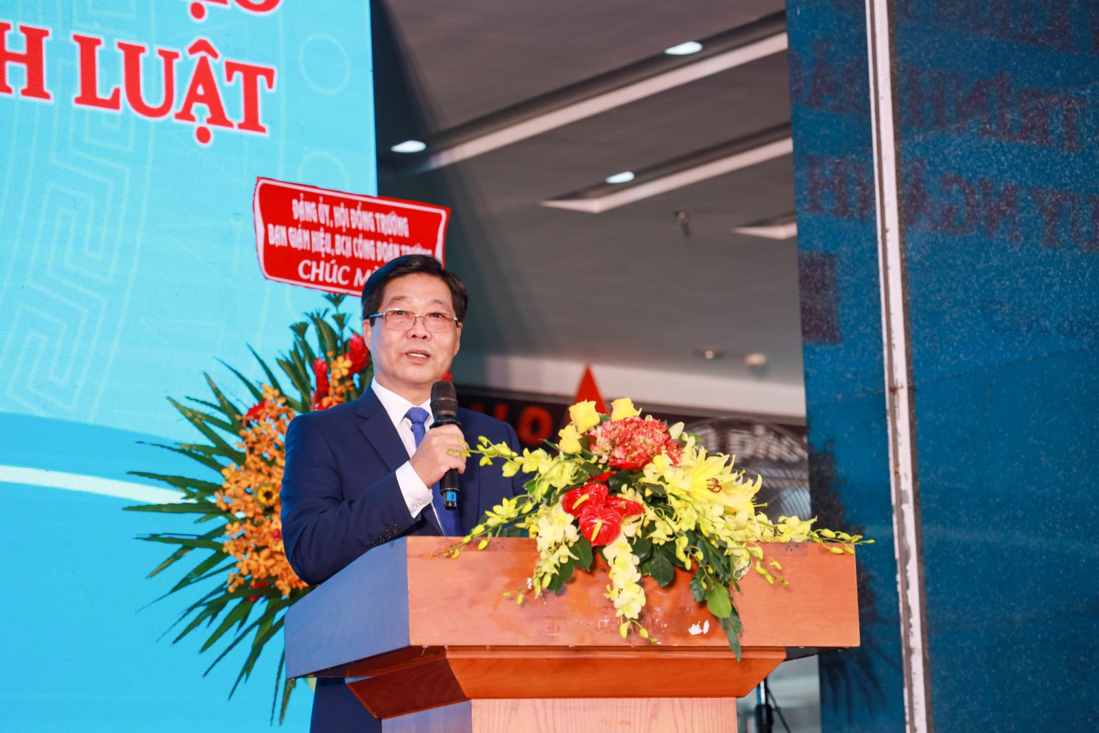 PGS-TS Trần Hoàng Hải, Quyền Hiệu trưởng Trường ĐH Luật TP HCM phát biểu tại lễ khai giảng năm học 202-2023