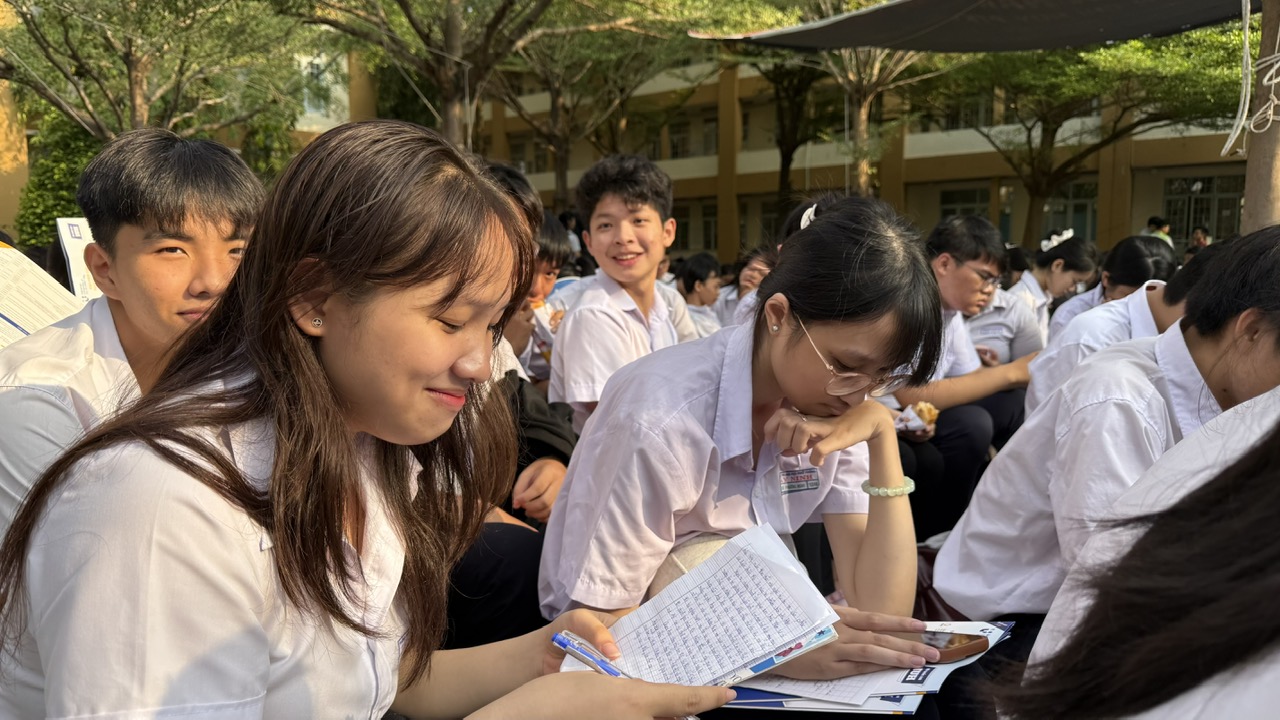 HS khối 12 tìm hiểu thông tin tuyển sinh ĐH 2026
