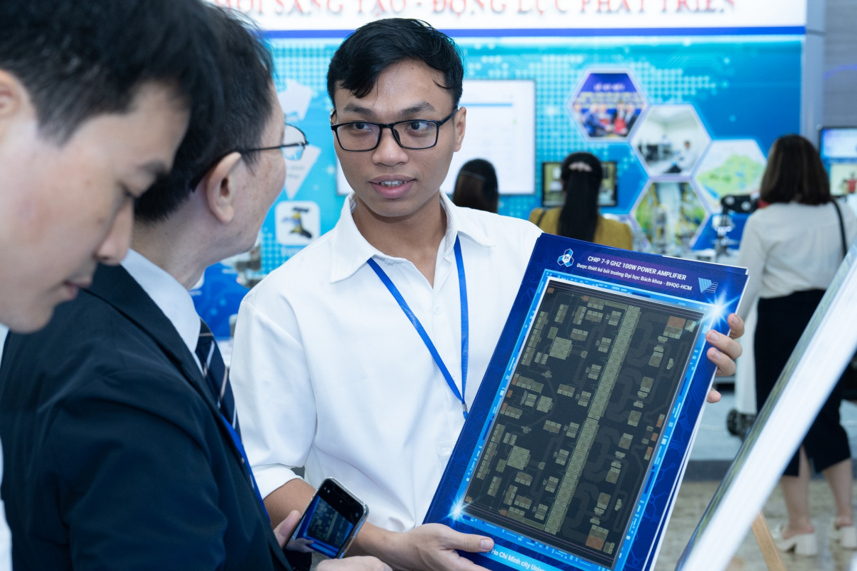 ĐHQG-HCM giới thiệu các sản phẩm vi mạch tại Triển lãm Quốc tế Đổi mới sáng tạo Việt Nam 2023.