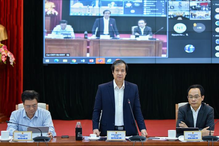 Bộ trưởng Nguyễn Kim Sơn phát biểu tại cuộc họp 