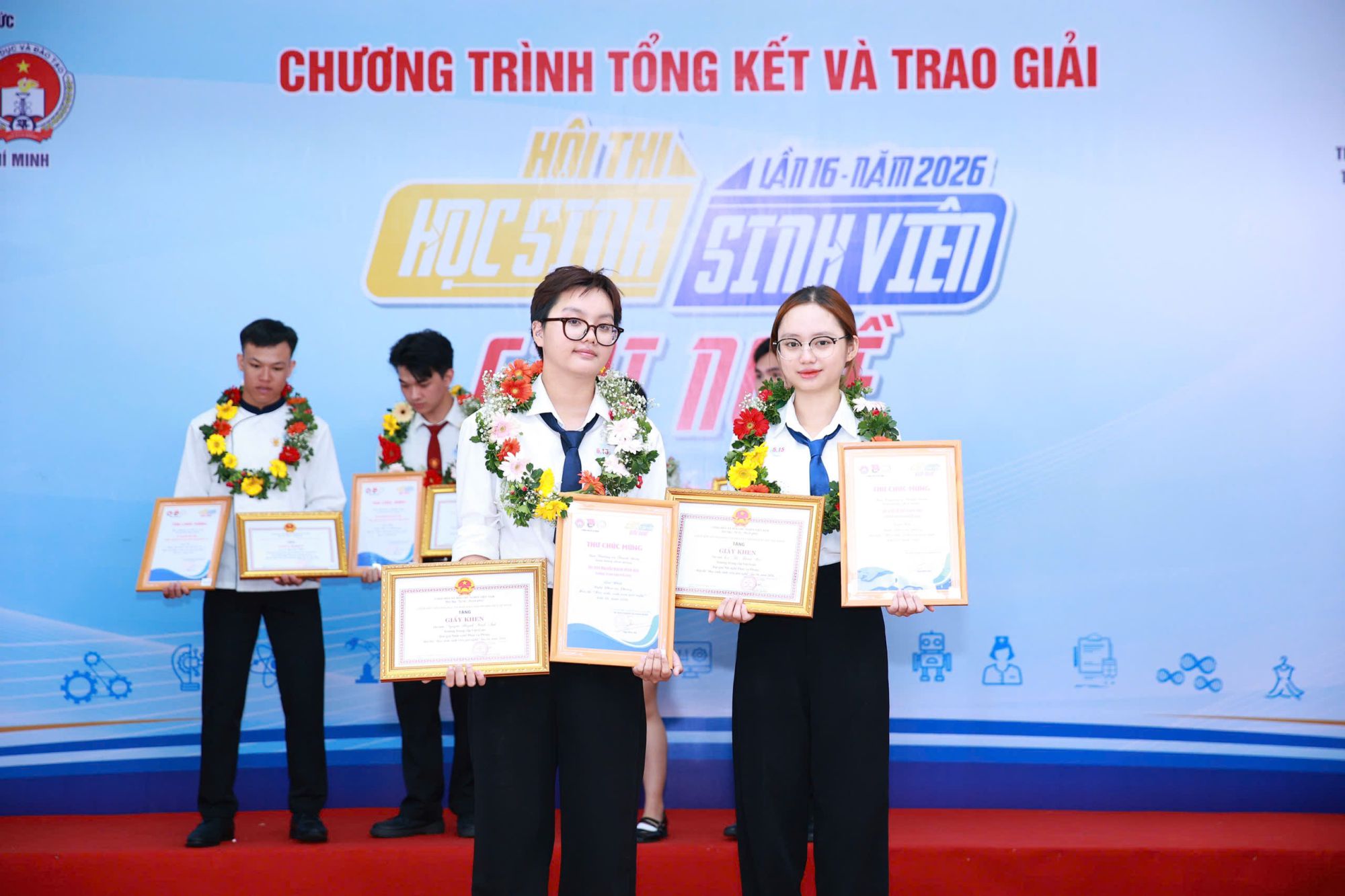 Học sinh Trường trung cấp Việt Giao đặt gaiir tại cuộc thi học sinh sinh viên giỏi nghề