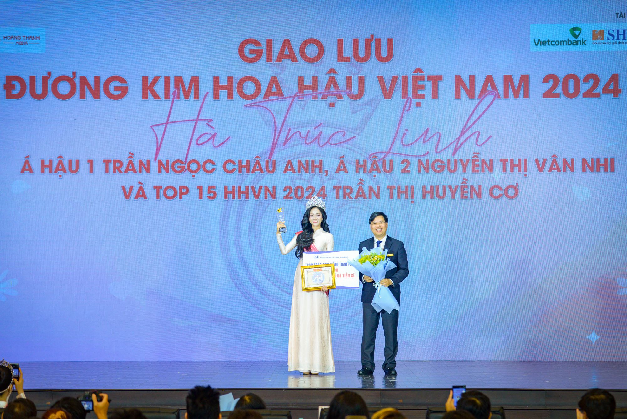 Hoa hau Hà Trúc Linh