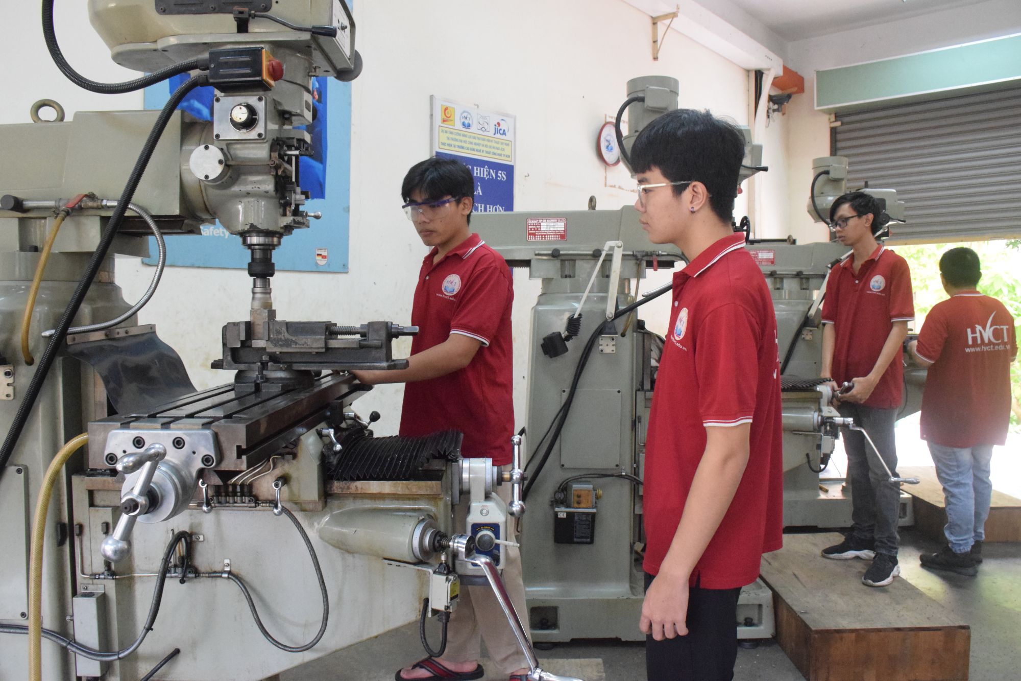 Sinh viên CĐ Kỹ nghệ II