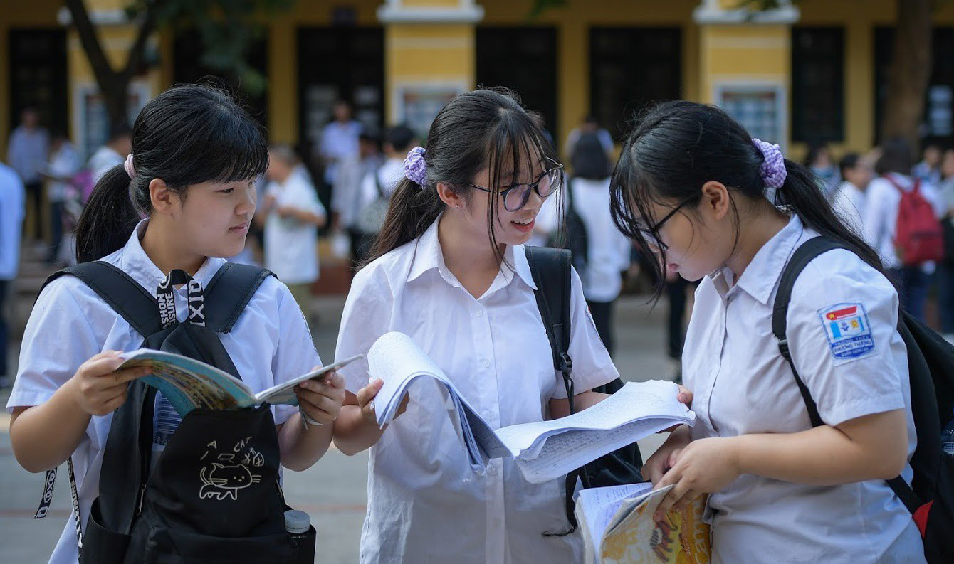 Thí sinh thi tuyển sinh lớp 10 công lập năm 2023  tại Hà Nội  