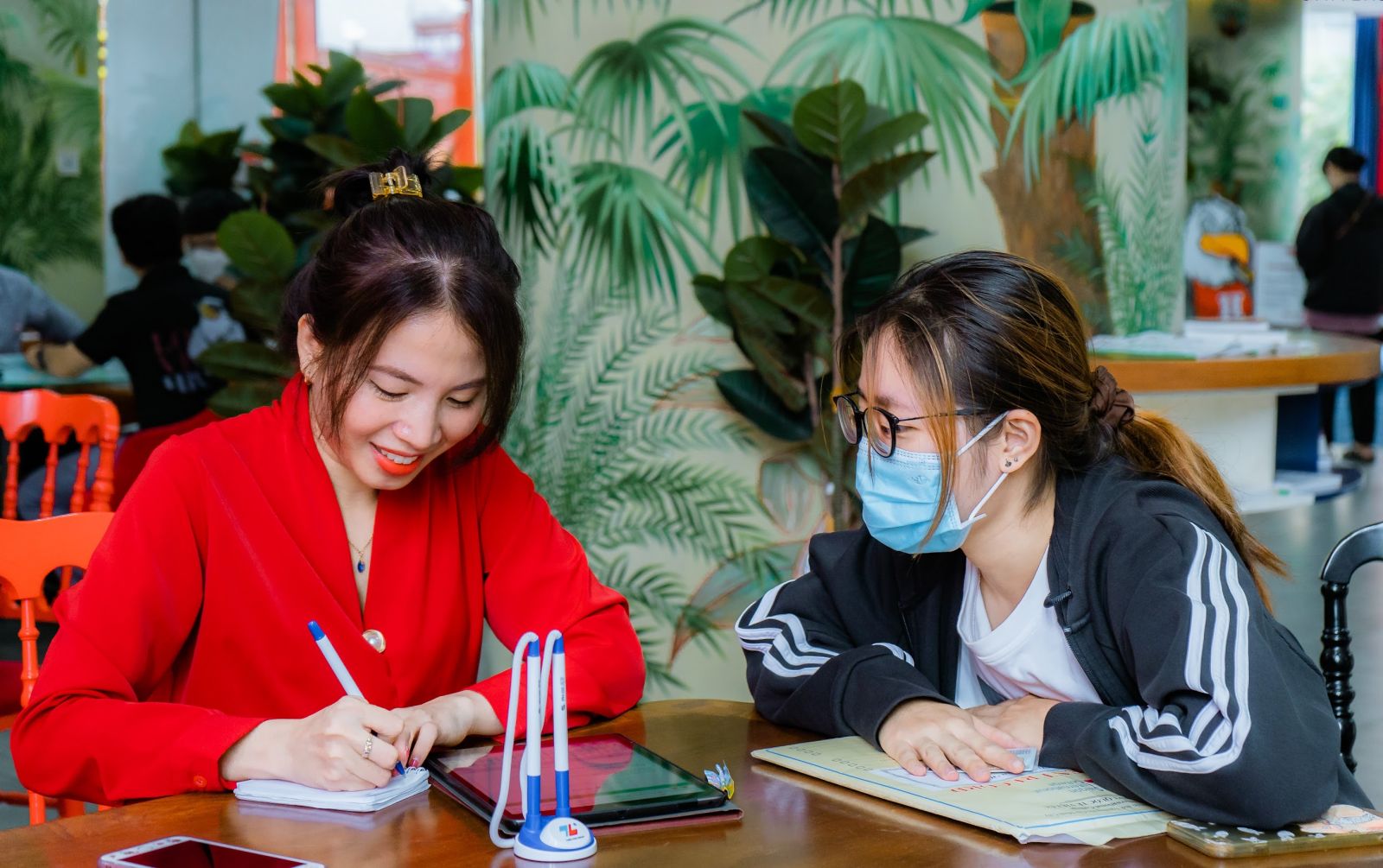 Thí sinh đăng ký xét tuyển vào Trường ĐH Quốc tế Hồng Bàng