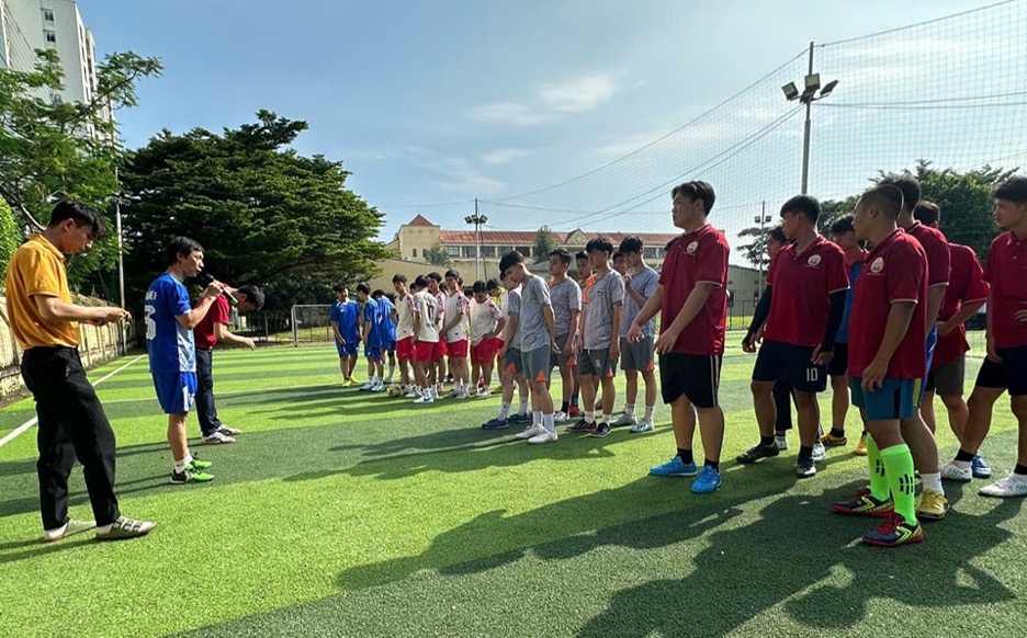 Sinh viên cđ Kỹ nghệ II