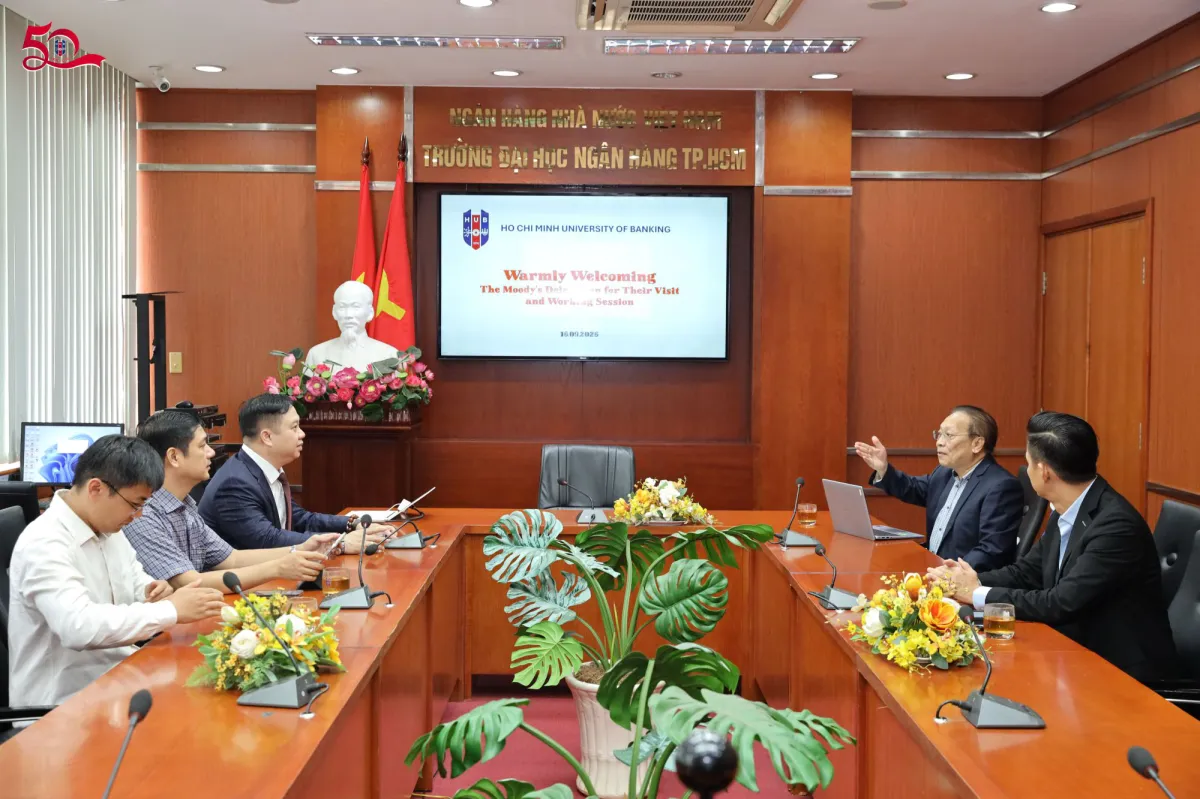 Trường Đại học Ngân hàng TP.HCM và Moody's bàn hợp tác dữ liệu, AI và Fintech