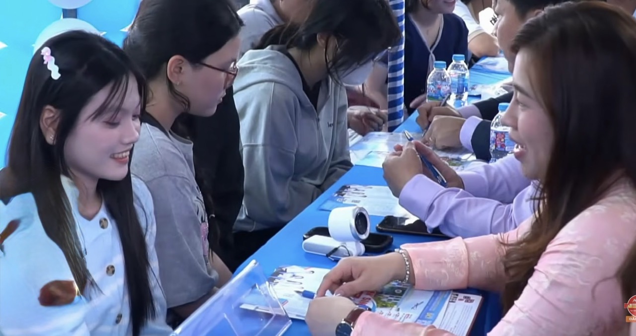 Trường ĐH Công thương TPHCM tư vấn tuyển sinh ĐH 2026 cho thí sinh