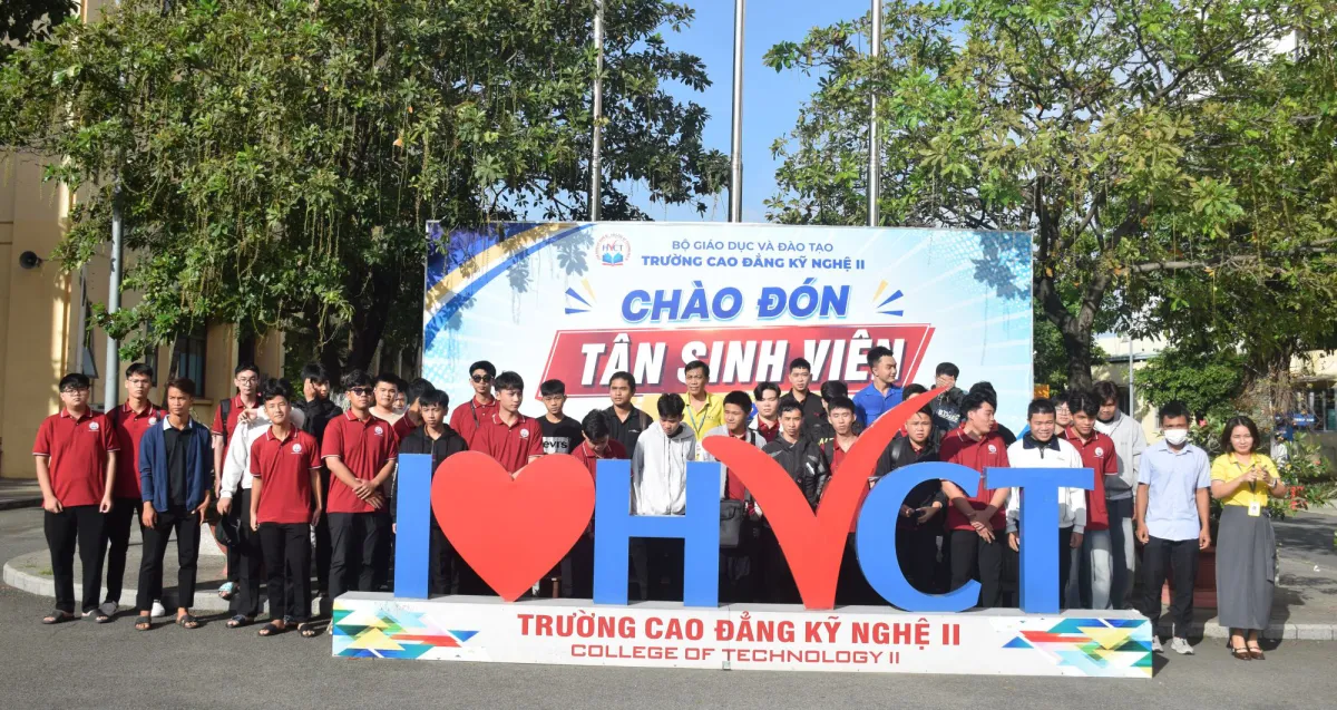 Tân sinh viên HVCT trong ngày đầu nhập học.