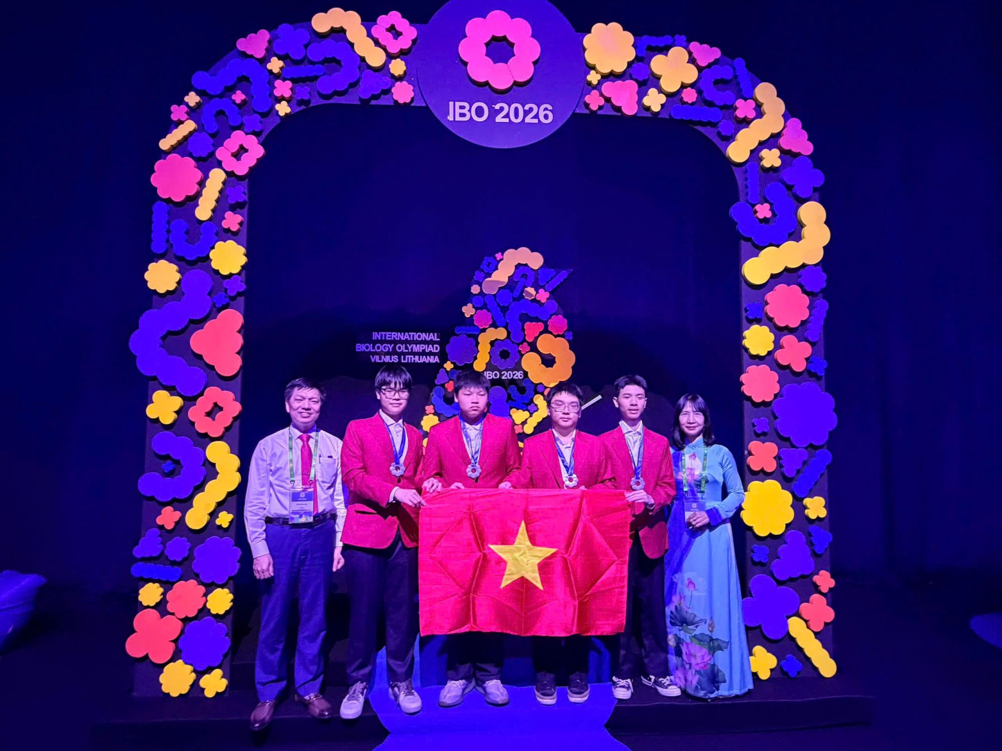Đoàn học sinh Việt Nam dự Olympic sinh học quốc tế