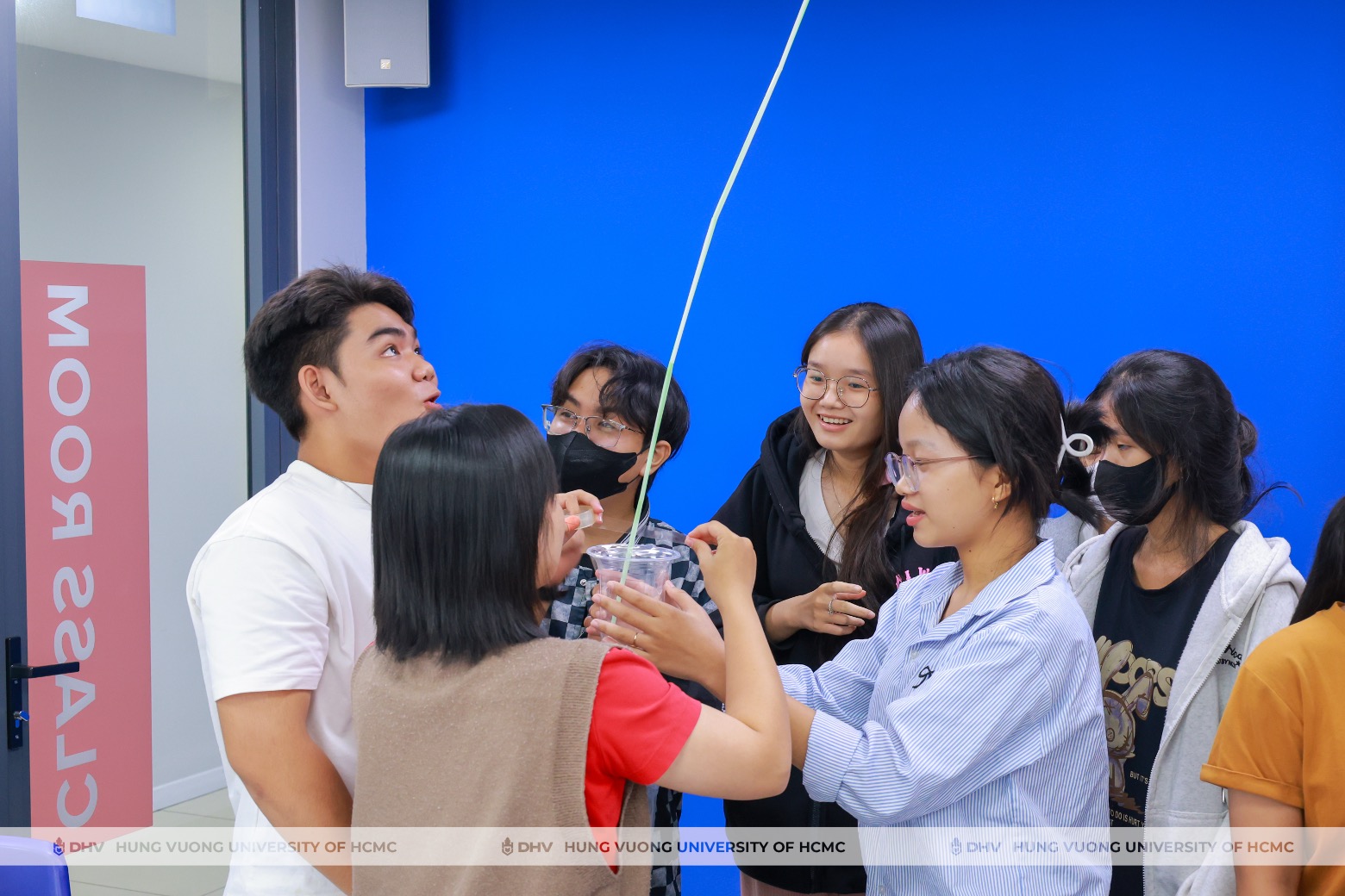 Các hoạt động tương tác giúp tân sinh viên làm quen với phương pháp học tập ở bậc đại học.