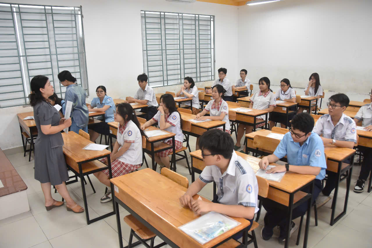 Thí sinh tại phòng thi tuyển sinh lớp 10 TP HCM