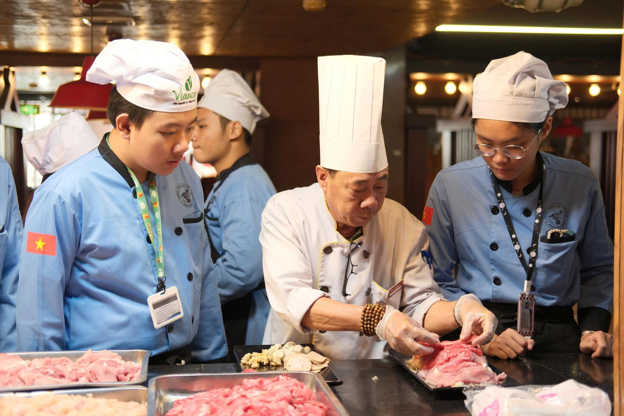 HS Việt Giao thực hành nghề bếp