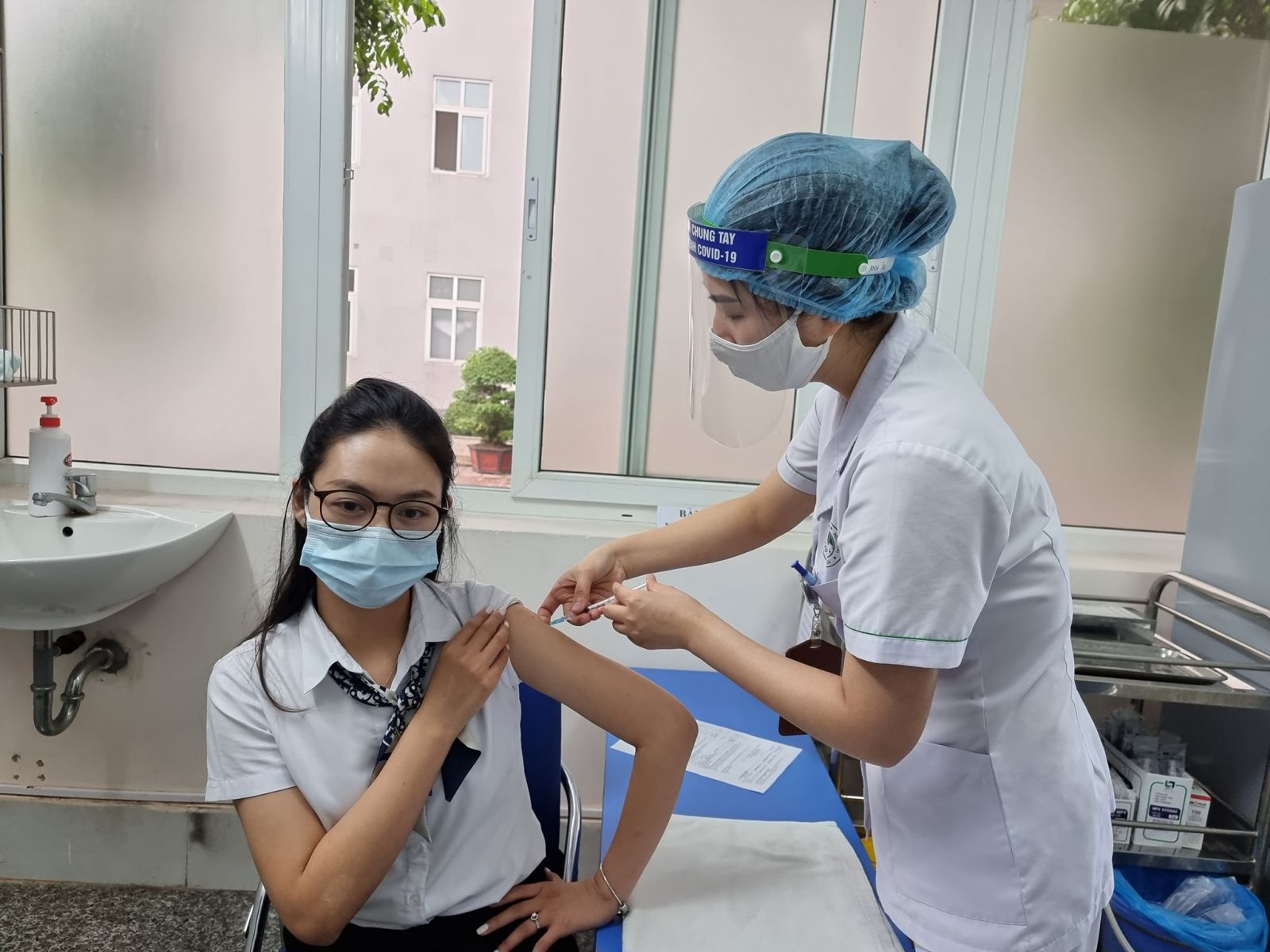 Tỷ lệ tiêm vaccine của TP HCM đã đạt 98% người từ 18 tuổi trở lên được tiêm mũi 1 và 75% đã tiêm mũi 2