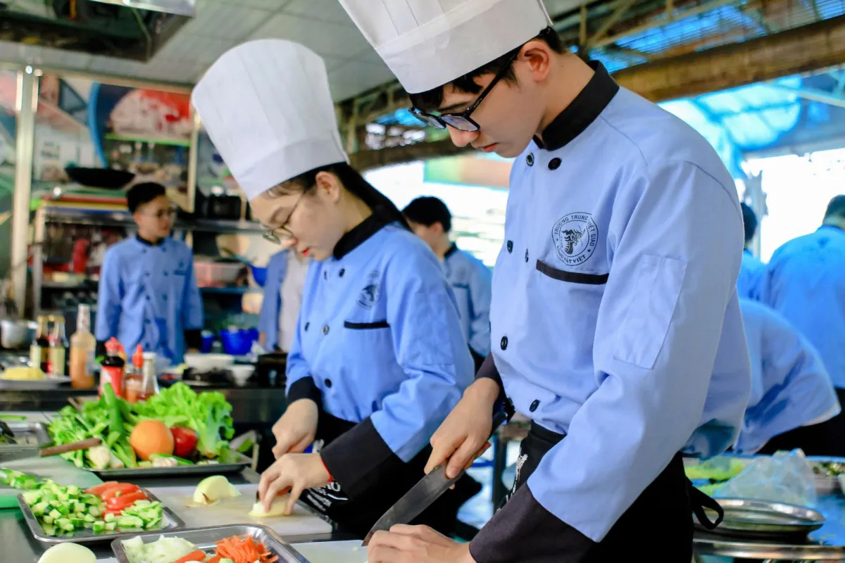 Trung học nghề - Việt Giao
