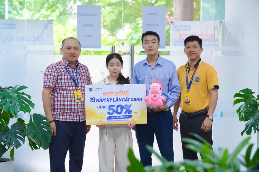 Trường Đại học Gia Định trao học bổng cho sinh viên