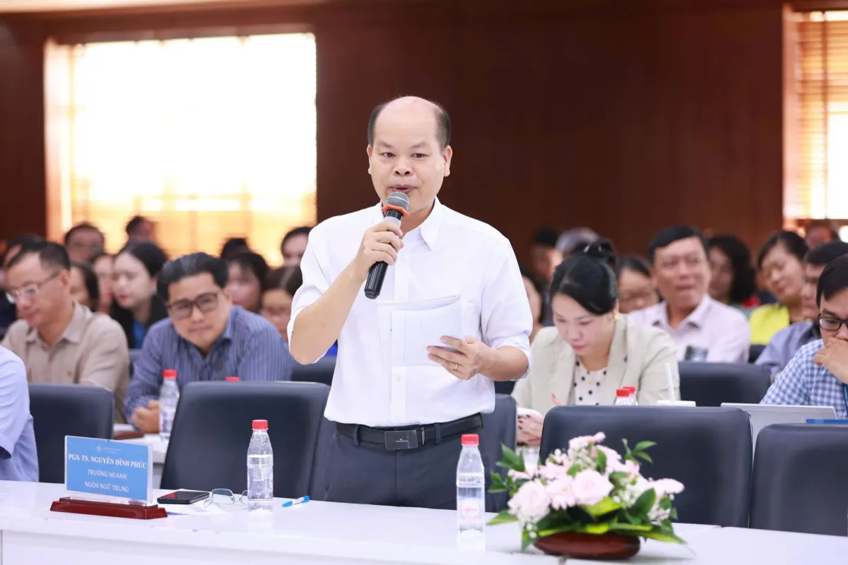 Các chuyên gia, nhà khoa học nêu ý kiến tại hội thảo