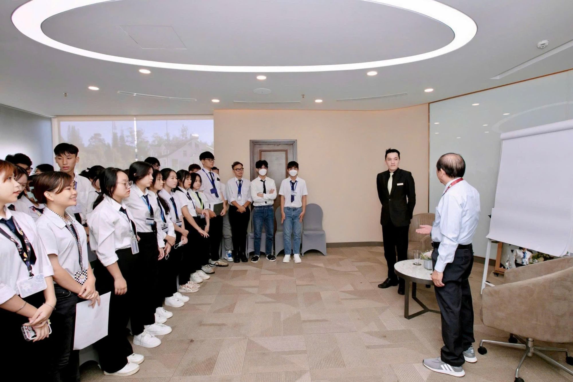 Trung cấp Việt Giao