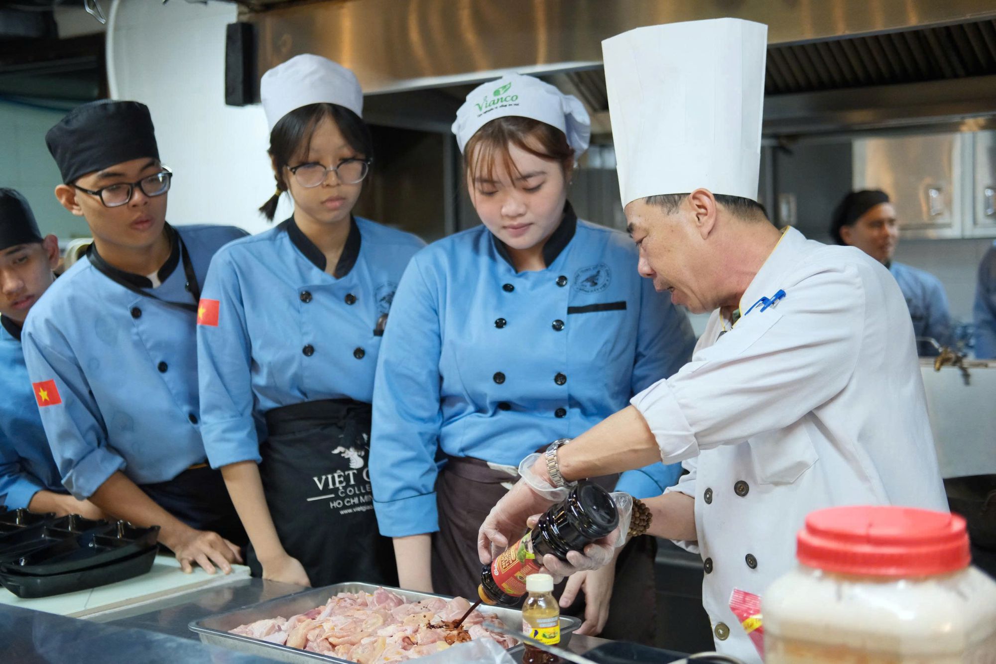 Học sinh trung cấp tại Trường Việt Giao   