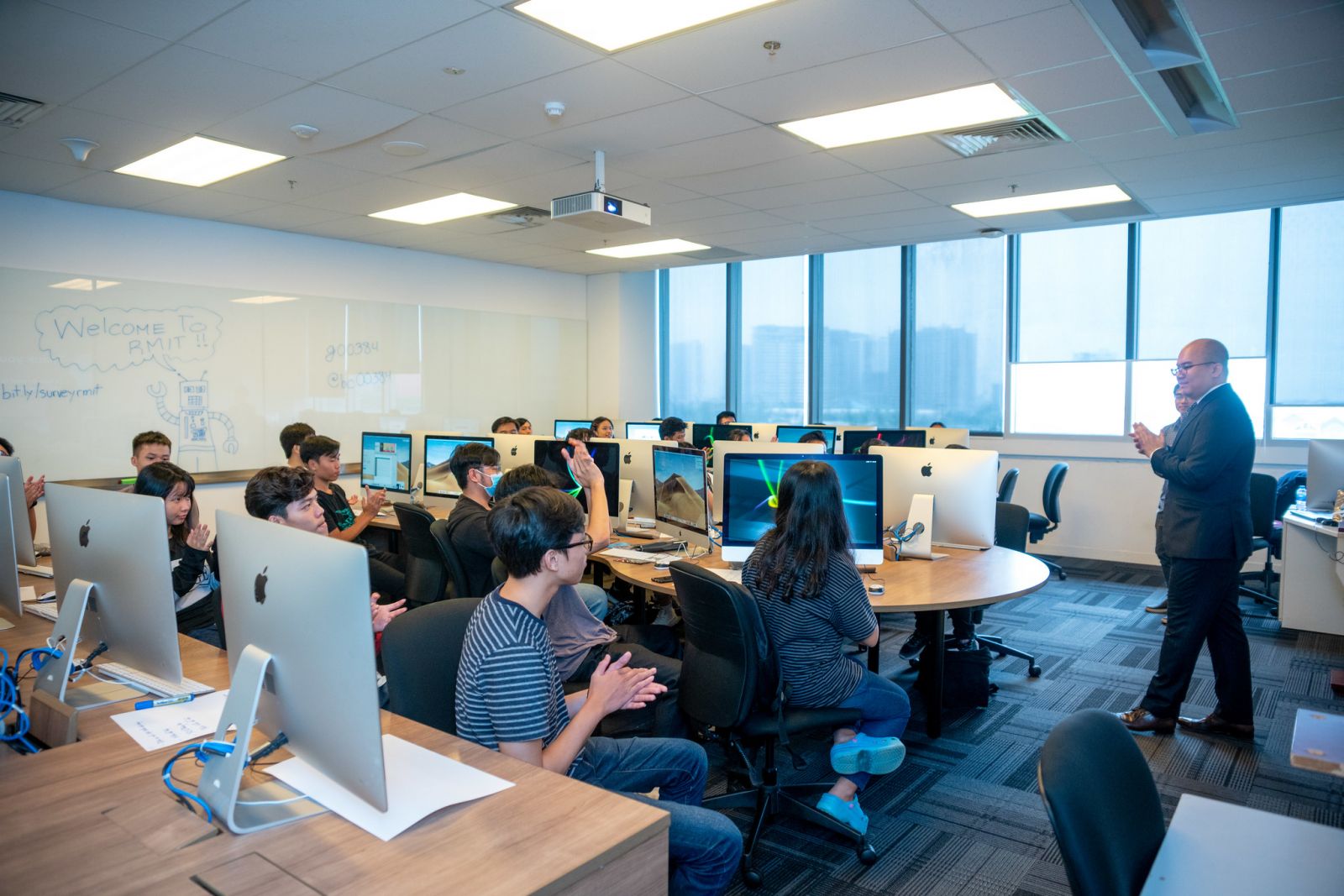 Đại học RMIT và Học viện AWS sẽ giảng dạy bốn môn học về điện toán đám mây tại các cơ sở của RMIT tại Úc và Việt Nam.