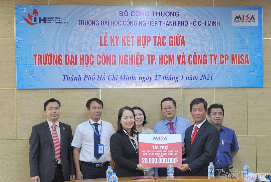 MISA tài trợ các phần mền giảng dạy và học tập cho sinh viên khối ngành kinh tế của IUH trị giá 20 tỷ đồng