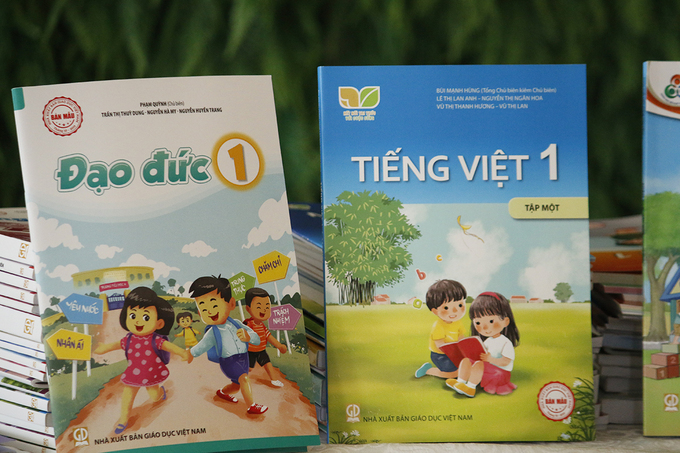 Những cuốn sách giáo khoa lớp 1 theo chương trình giáo dục phổ thông mới của Nhà xuất bản Giáo dục Việt Nam. Ảnh: Thanh Hằng.