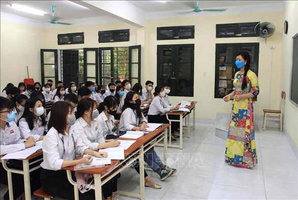 Học sinh Thái Bình đến trường sáng nay - Ảnh: TTXVN