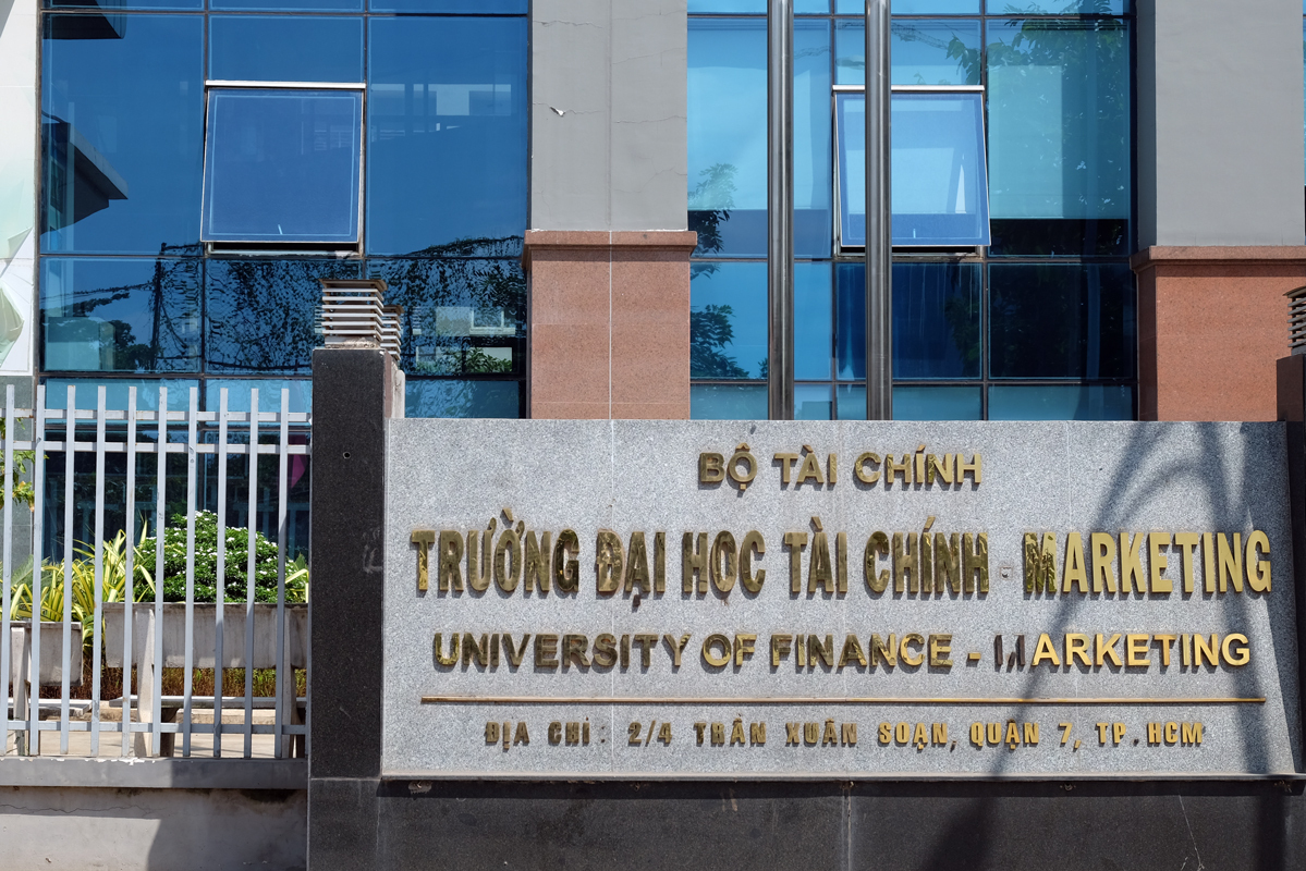 Trụ sở chính Đại học Tài chính - Marketing ở quận 7, TP HCM. Ảnh: Mạnh Tùng